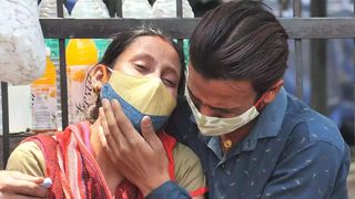 Autobuz căzut de pe pod, după ce șoferul a adormit la volan