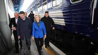 Rusia a lansat 15 rachete spre Kiev, în ziua în care șefa Comisiei Europene se află în capitala Ucrainei