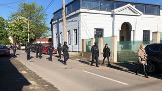 Manelistul nu ar fi plătit &icirc;ntreaga sumă pentru casa &icirc;n care stă &icirc;n termenul stabilit.