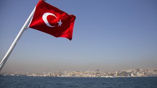 După aterizarea pe aeroportul din Istanbul, turiștii vor fi preluați de un vehicul și conduși &icirc;napoi la aeroport la finalul turului.