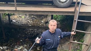 Un șarpe de un metru și jumătate a fost găsit într-un autoturism. Proprietarul a alertat jandarmii