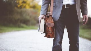 Verdict &icirc;n cazul profesorului din Dolj care a invitat o elevă &rdquo;să dea testul de istorie&rdquo; la el acasă