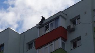 Decizie mortală. Un bărbat s-a aruncat de pe un bloc din București înainte ca negociatorii să ajungă