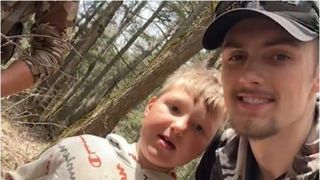 A supraviețuit două zile &icirc;ntr-o pădure m&acirc;nc&acirc;nd zăpadă! Aventura incredibilă a copilului care a plecat să adune lemne și apoi a dispărut