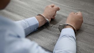 Un procuror din Olt, fost șef al Poliției Rutiere a fost reținut pentru distrugere de probe și divulgare de informații din dosare