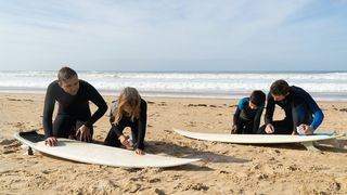 Cine poate folosi plӑcile de surfing paddle board și cum anume se pot transporta?