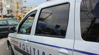 Un adolescent din Neamț a fost lovit de o mașină, în timp ce traversa neregulamentar