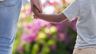 Rasismul a despărțit-o pe Adriana de bebelușul ei: „Mama este româncă, iar copilul este de culoare”