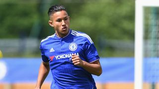 Tatăl celui mai bogat fotbalist din lume are harem cu 40 de femei și saună din aur masiv