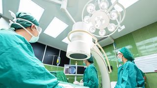 Premieră mondială. O inimă care s-a oprit timp de 20 de minute a fost transplantată cu succes
