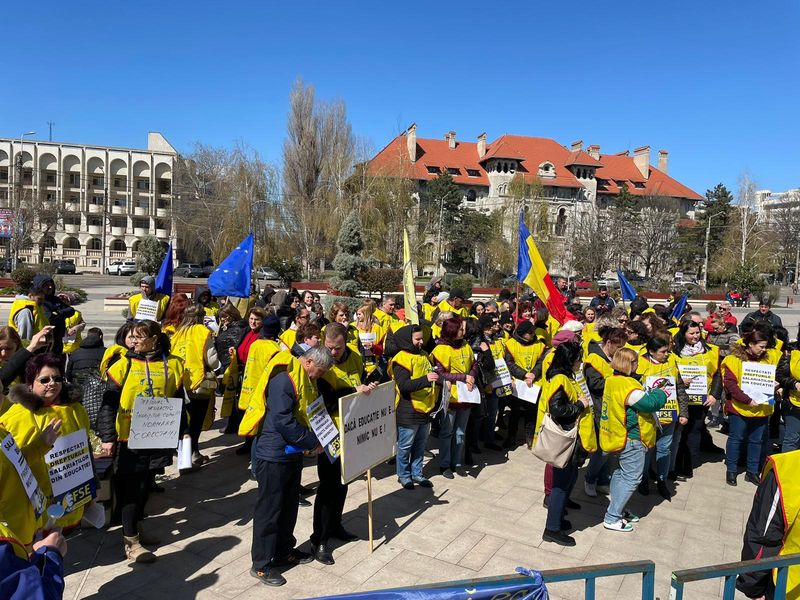 Sindicatele din învățământ au făcut apel la părinți să își țină copiii acasă.
