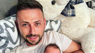 Sărbătoare &icirc;n familia lui Radu Andrei Tudor, prezentatorul &ldquo;NEWSTIME&rdquo;, de la Kanal D2 &ldquo;Așa am prins curaj să &icirc;l iau &icirc;n brațe&hellip;&rdquo;