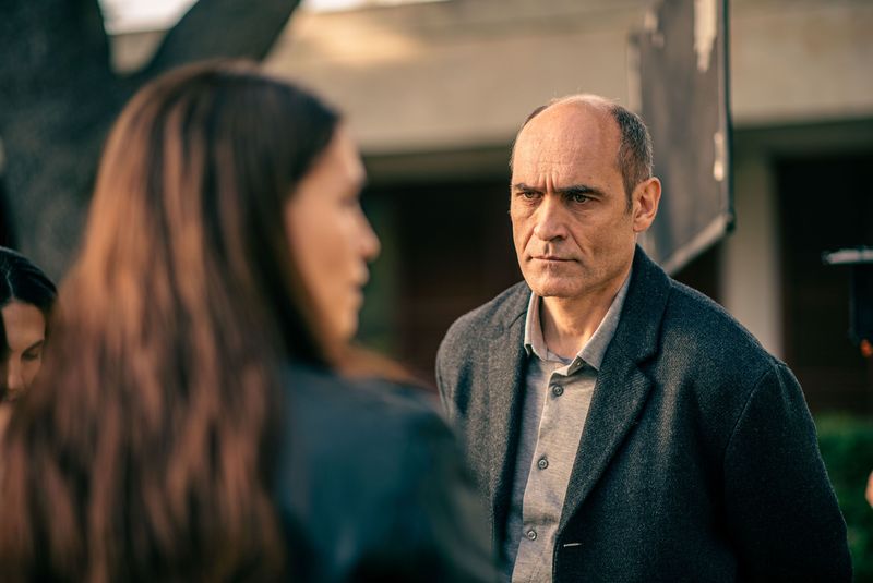 “Drumul tăcerii”, serialul grecesc cu o poveste plină de mistere, difuzat de Kanal D2, ajunge astăzi la final În mijlocul unei furtuni de evenimente, puzzle-ul misterioasei dispariții își așteaptă rezolvarea