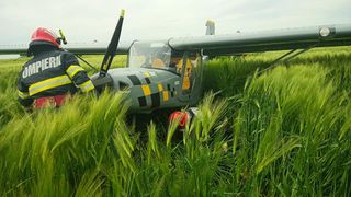 Avion aterizat forțat &icirc;ntr-un lan de gr&acirc;u la Sinești