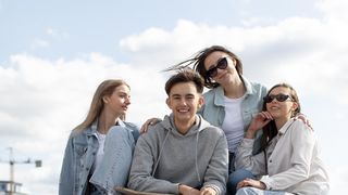 Stima de sine ne costă mult. Românii cu stimă de sine scăzută ajung să plătească peste 6.000 de lei pe an