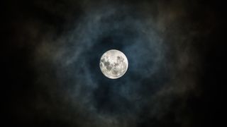 Luna nouă  neagră pe 19 mai 2023. Are loc o dată la 33 de luni. Ce semnificație are?