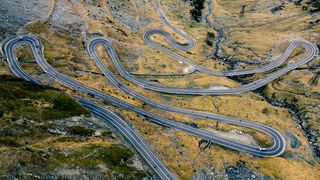 C&acirc;nd se deschide Transfăgărășanul. Este considerat unul dintre cele mai bune trasee din lume