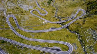 C&acirc;nd se deschide Transfăgărășanul. Este considerat unul dintre cele mai bune trasee din lume