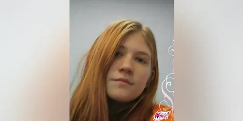 Tânăra Adara Bunn (foto dreapta) avea 17 ani când a fost ucisă cu sânge rece