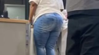 Femeie c&acirc;ntărită la &icirc;mbarcare