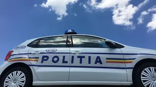Cinci minori sunt cercetați după ce au spart zeci de autoturisme. Unul dintre ei a fost arestat preventiv