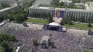 Zeci de mii de oameni sunt prezenți la Adunarea Naţională „Moldova Europeană”, de la Chişinău. Declarațiile Maiei Sandu