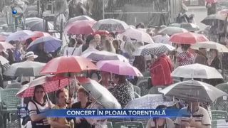 VIDEO - Concert cu ploaie torențială la zilele orașului Cluj-Napoca