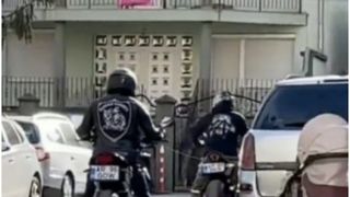 Imagini cu doi motoclicliști în timp ce fac liniște pentru un bebeluș în căruț au devenit virale pe rețelele de socializare.