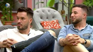 Un cuplu din Casa Iubirii stârnește suspiciuni în rândul concurenților. Aceștia se întreabă dacă sunt în casă doar pentru bani