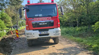 VIDEO - Un bărbat a fost prins sub un mal de pământ, în timp ce efectua săpături pentru o instalație