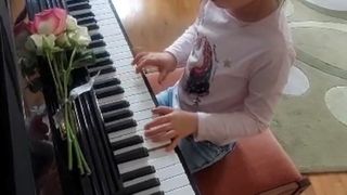 Anais Sabbagh a fost admisă la liceul de muzică Dinu Lipatti din București.&nbsp;
