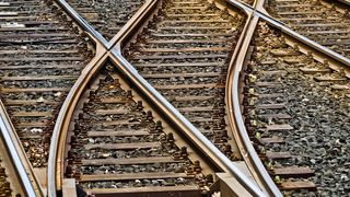 Trenul transporta calcar spre fabrica de la Taşca.