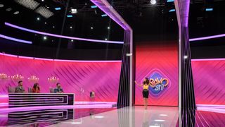 Jurații ”Bravo, ai stil!”, impresionați de styling-ul uneia dintre concurentele emisiunii de la Kanal D2  Maurice Munteau: “Nu mă omor după cizme, dar îmi place aproape tot!”