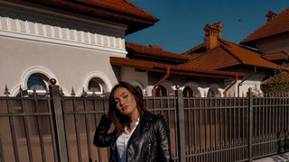 Andreea este una dintre cele mai frumoase polițiste din România. Zilele trecute, tânăra a oprit cu focuri de armă un șofer problematic