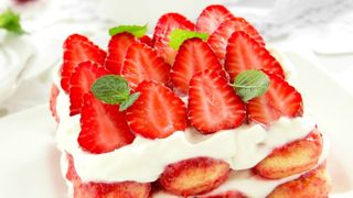 Tiramisiu de căpșuni. O rețetă delicioasă, la &icirc;ndem&acirc;na oricui! Ingrediente și mod de preparare!