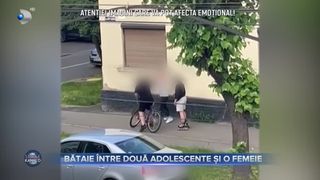 Bătaie &icirc;ntre două adolescente și o femeie