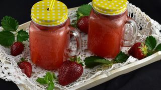 Rețetă socată de căpșuni. Răcoroasă, delicioasă și ușor de preparat chiar la tine acasă!