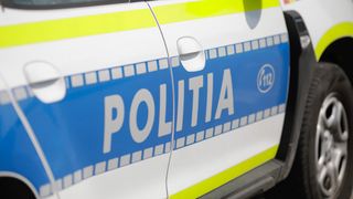 Un vehicul militar a fost implicat într-un accident rutier pe autostrada A2. O persoană a fost transportată la spital