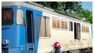 Aproximativ 200 de persoane s-au evacuat din trenul Iași - Tecuci.