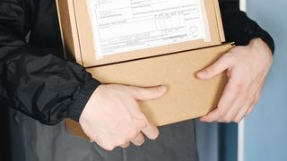 Surpriză neplăcută pentru un bărbat din Alba Iulia când a deschis un colet