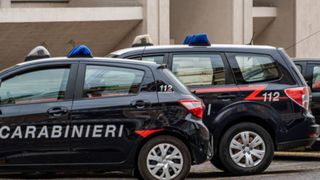 Un român a fost înjunghiat cu bestialitate de iubita sa italiancă. Bărbatul a ajuns în stare gravă la spital