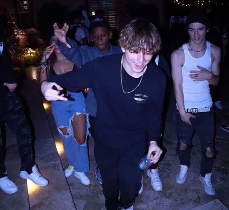 Trei înregistrări video au fost examinate de poliție, fiecare dintre ele având între trei și 11 secunde.