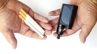 Anglia oferă gratuit cetățenilor 1 milion de kit-uri de țigări electronice pentru a încuraja renunțarea la fumat