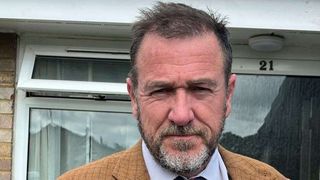 Profesorul de 52 de ani a fost concediat după apelul de pe Facebook 