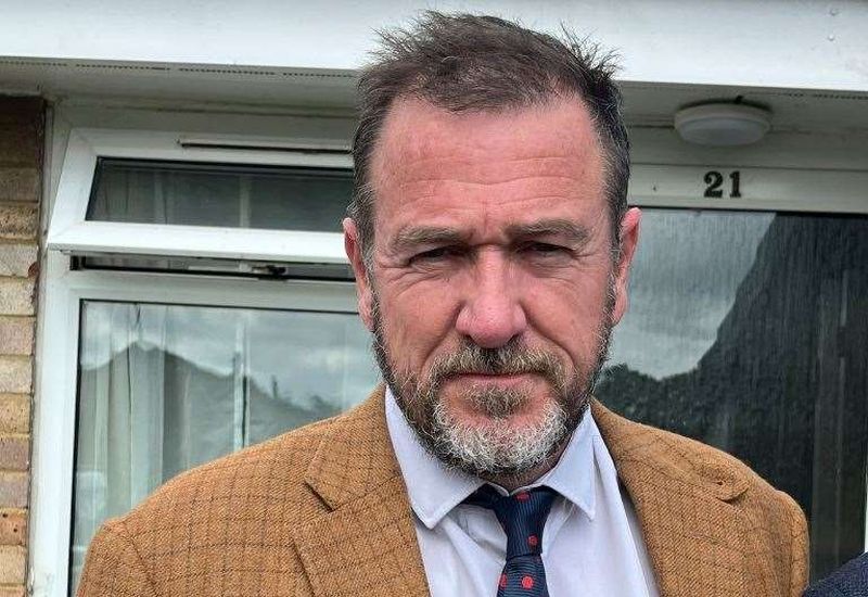 Profesorul de 52 de ani a fost concediat după apelul de pe Facebook 