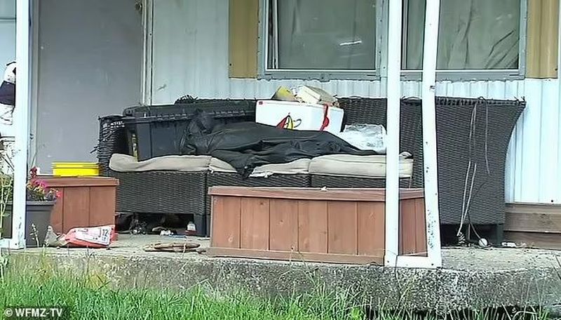 FOTO - Doi părinți și-au chinuit cei 7 copii timp de mai mulți ani. Ei erau subnutriți, murdari, bolnavi și nu au mers niciodată la școală