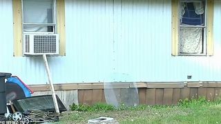 FOTO - Doi părinți și-au chinuit cei 7 copii timp de mai mulți ani. Ei erau subnutriți, murdari, bolnavi și nu au mers niciodată la școală