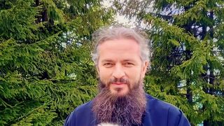 Un călugăr îl desființează pe preotul care a jignit iubitorii de animale: ”Dumnezeu a făcut totul cu rost”