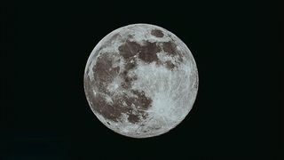 Luna Plină iunie 2023. Când pică? Cum sunt impactate zodiile?