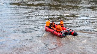 O femeie se zbate între viață și moarte după ce a căzut într-un pârâu din județul Harghita